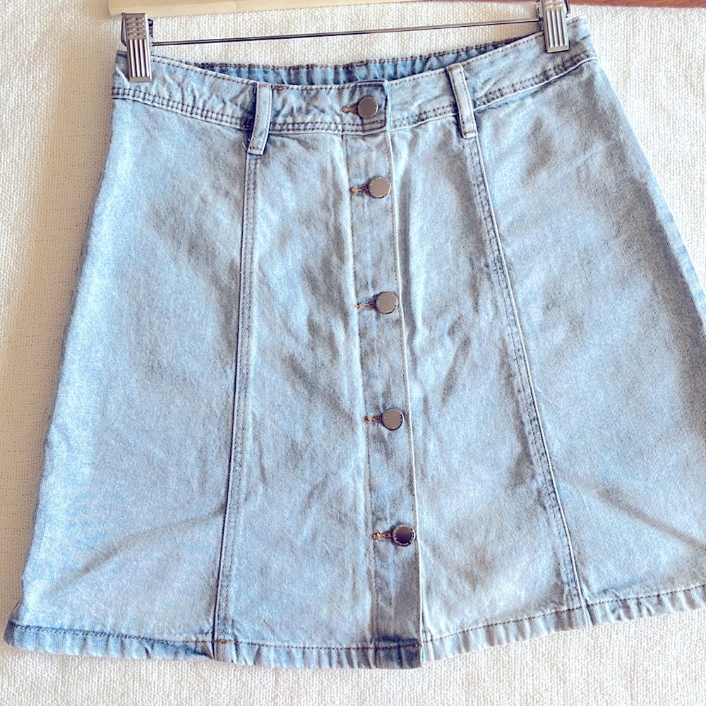 Divided‎ button down washed out jean mini skirt